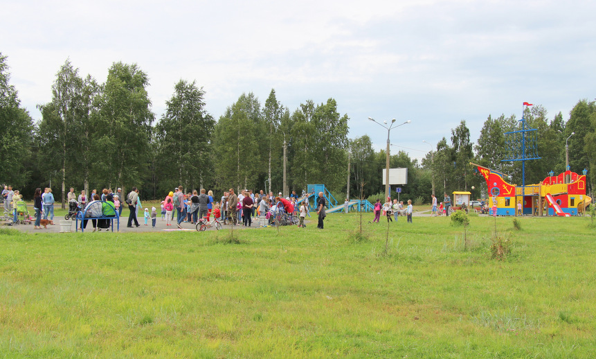В 2016 году тралфлот совместно с муниципалитетом оборудовал на перекрёстке Ленинградского проспекта и улицы Русанова большую детскую площадку.