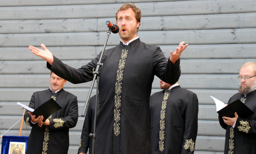 В честь праздника на Почезерском погосте выступил хор Валаамского монастыря.